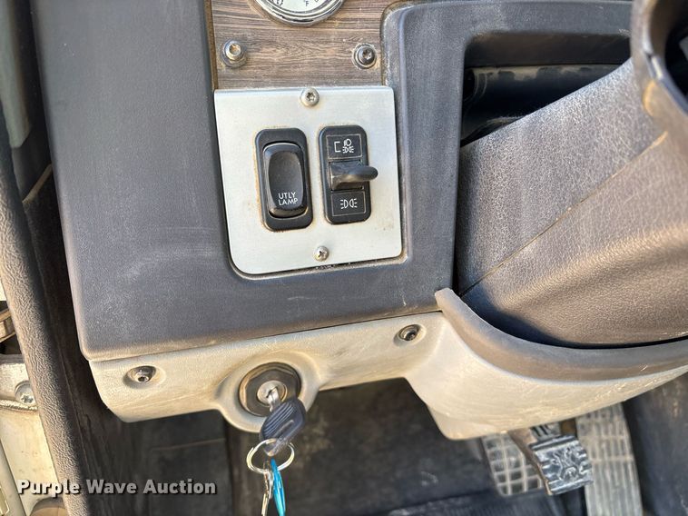 image for item OB9552 2019 Freightliner 122SD semi truck