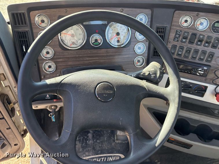 image for item OB9552 2019 Freightliner 122SD semi truck