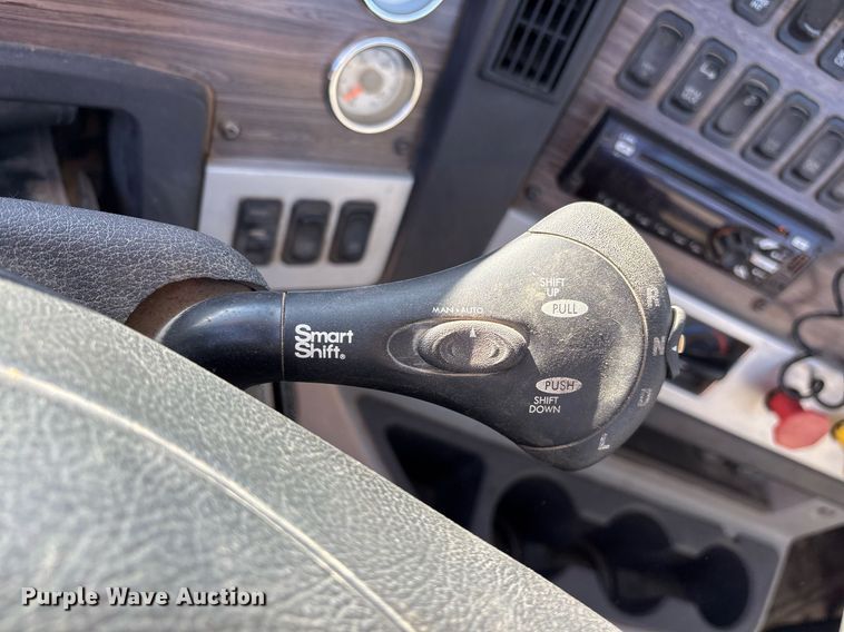 image for item OB9552 2019 Freightliner 122SD semi truck