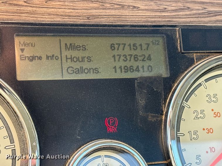 image for item OB9552 2019 Freightliner 122SD semi truck