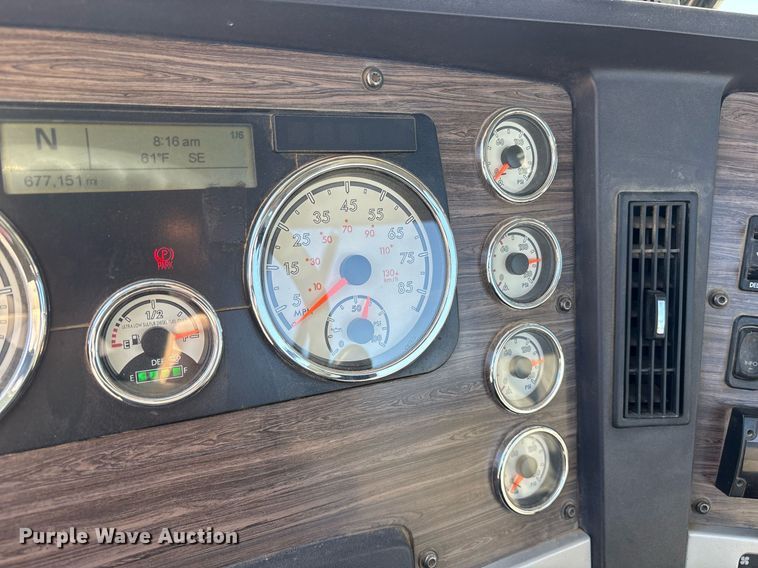 image for item OB9552 2019 Freightliner 122SD semi truck