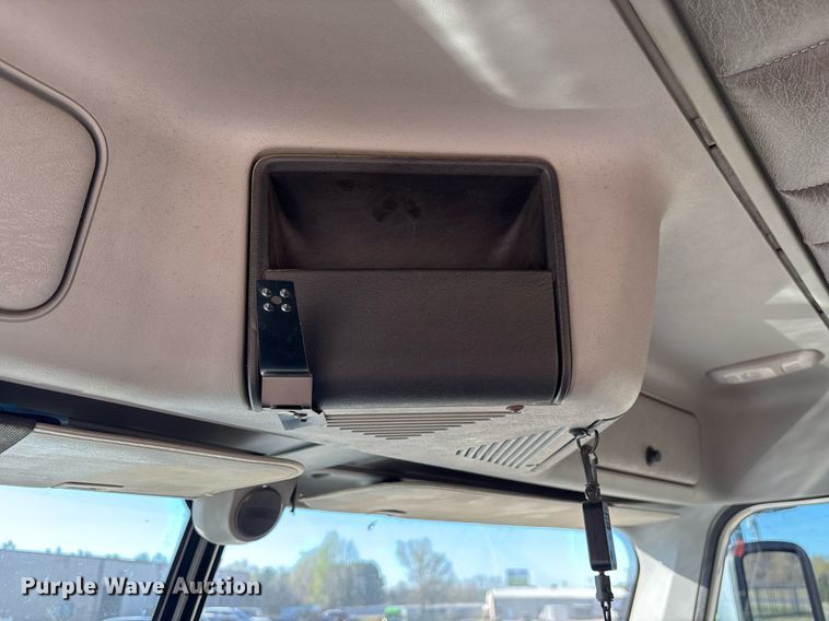 image for item OB9552 2019 Freightliner 122SD semi truck