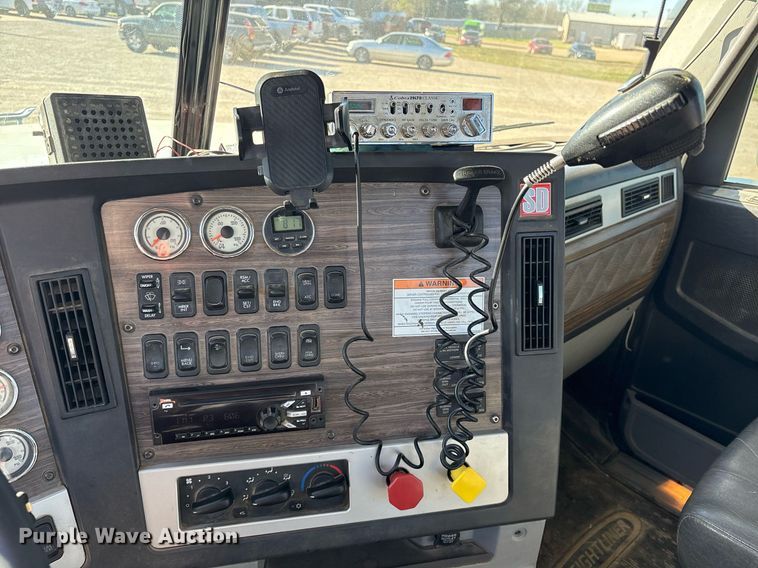 image for item OB9552 2019 Freightliner 122SD semi truck