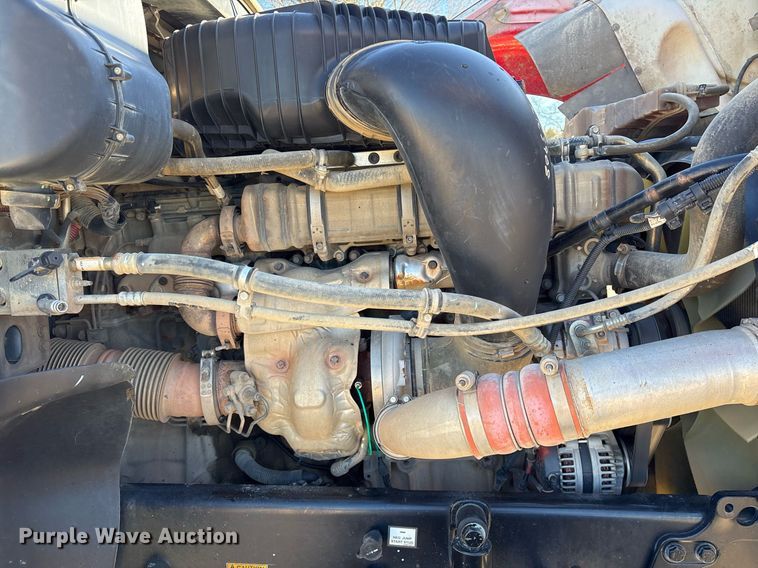 image for item OB9552 2019 Freightliner 122SD semi truck