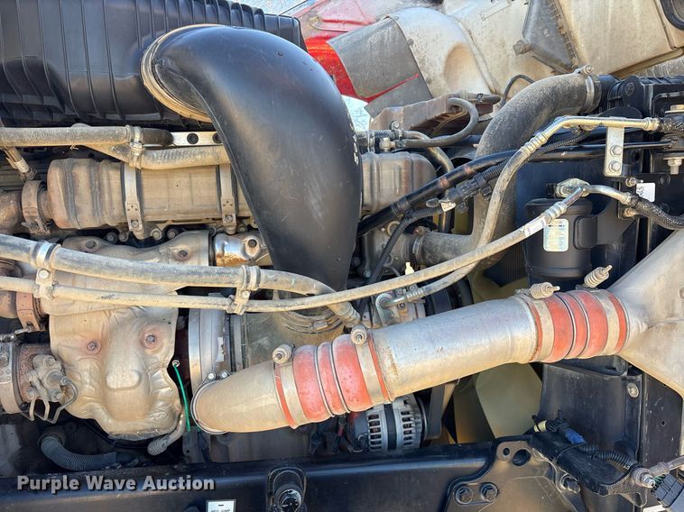 image for item OB9552 2019 Freightliner 122SD semi truck