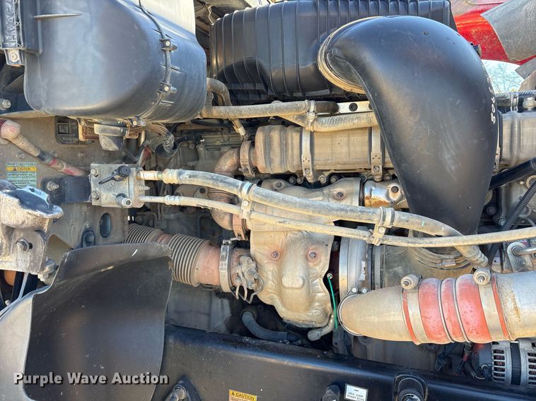 image for item OB9552 2019 Freightliner 122SD semi truck