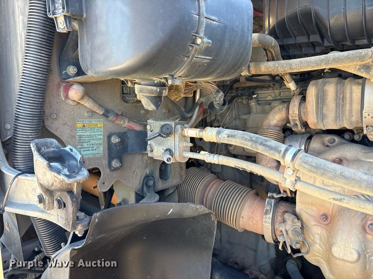 image for item OB9552 2019 Freightliner 122SD semi truck