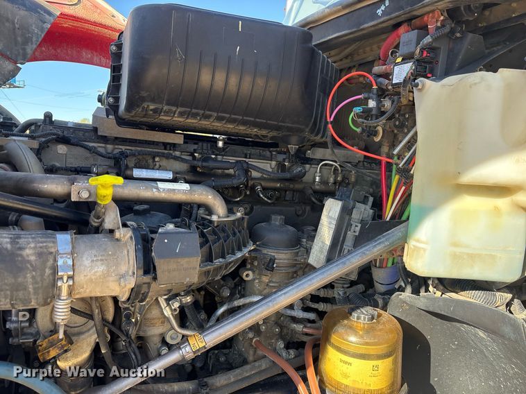 image for item OB9552 2019 Freightliner 122SD semi truck