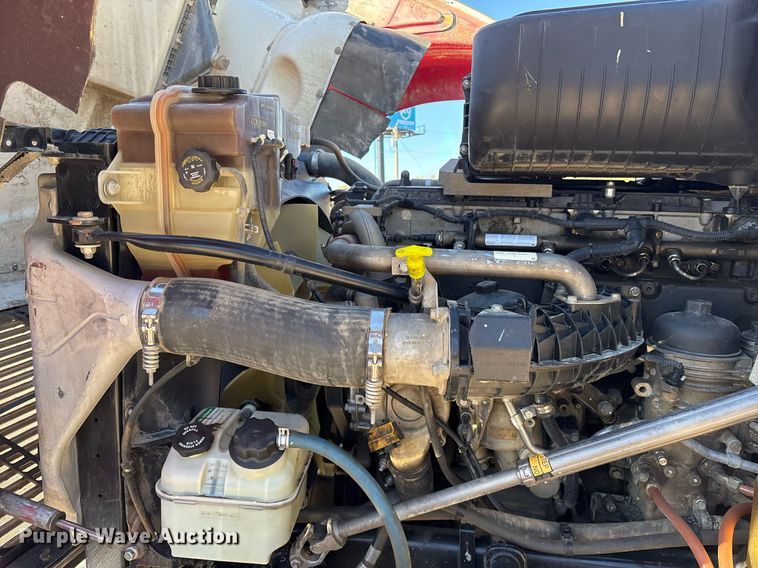 image for item OB9552 2019 Freightliner 122SD semi truck