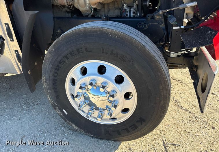 image for item OB9552 2019 Freightliner 122SD semi truck