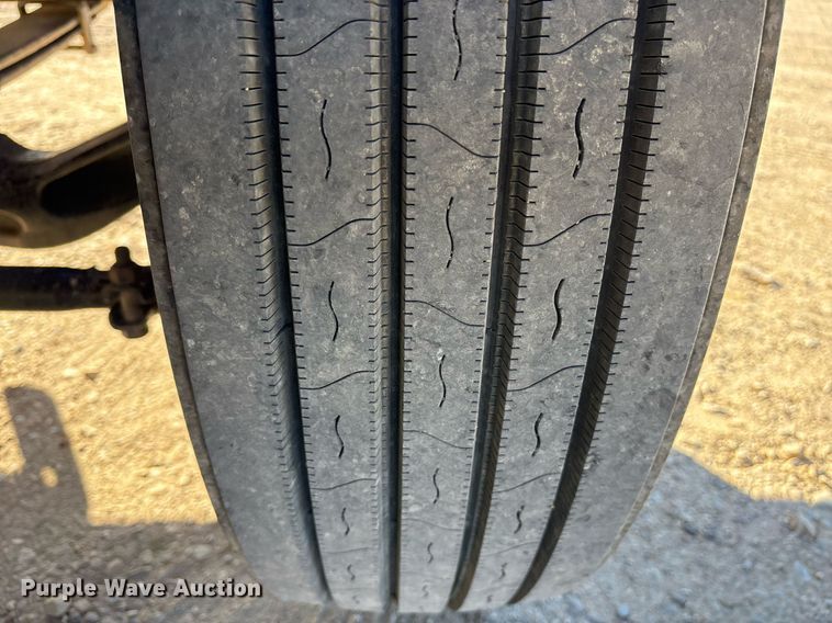 image for item OB9552 2019 Freightliner 122SD semi truck