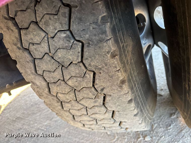 image for item OB9552 2019 Freightliner 122SD semi truck