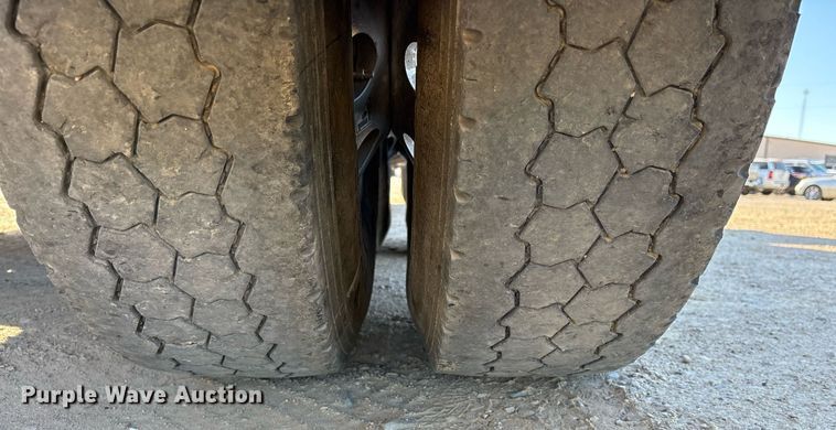 image for item OB9552 2019 Freightliner 122SD semi truck