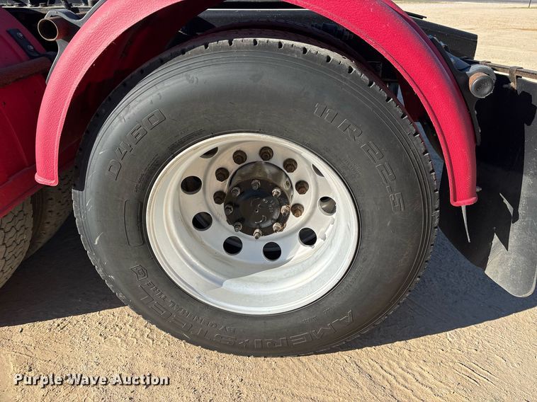 image for item OB9552 2019 Freightliner 122SD semi truck