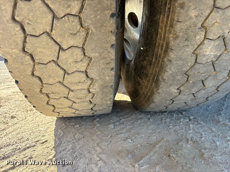 image for item OB9552 2019 Freightliner 122SD semi truck