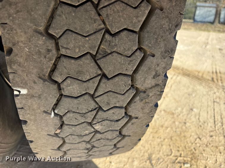 image for item OB9552 2019 Freightliner 122SD semi truck