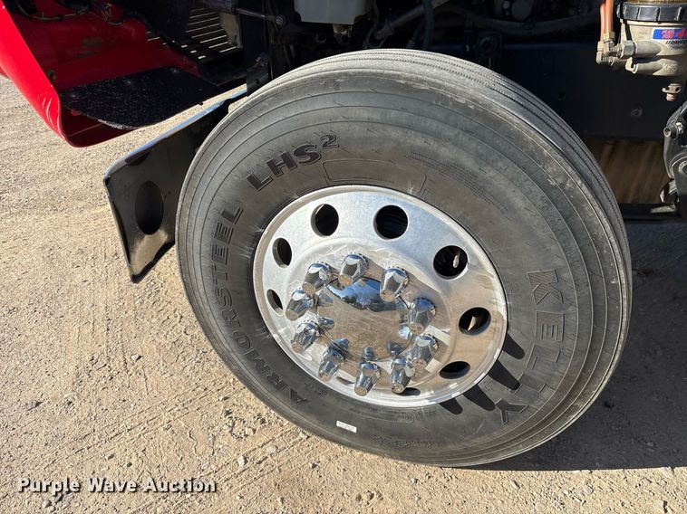 image for item OB9552 2019 Freightliner 122SD semi truck