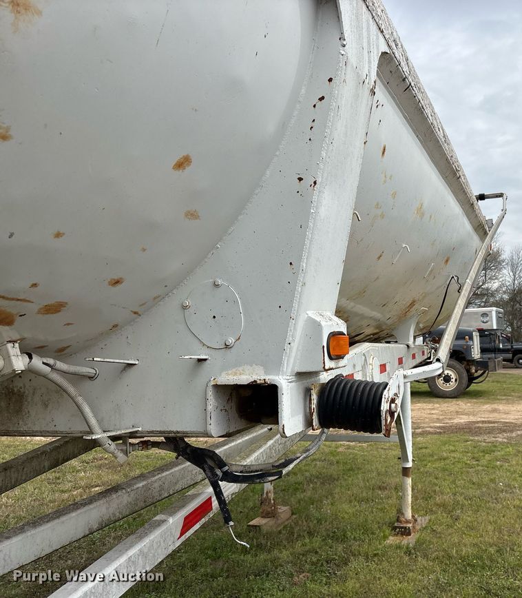 image for item OB9562 1997 Ranch end dump trailer 