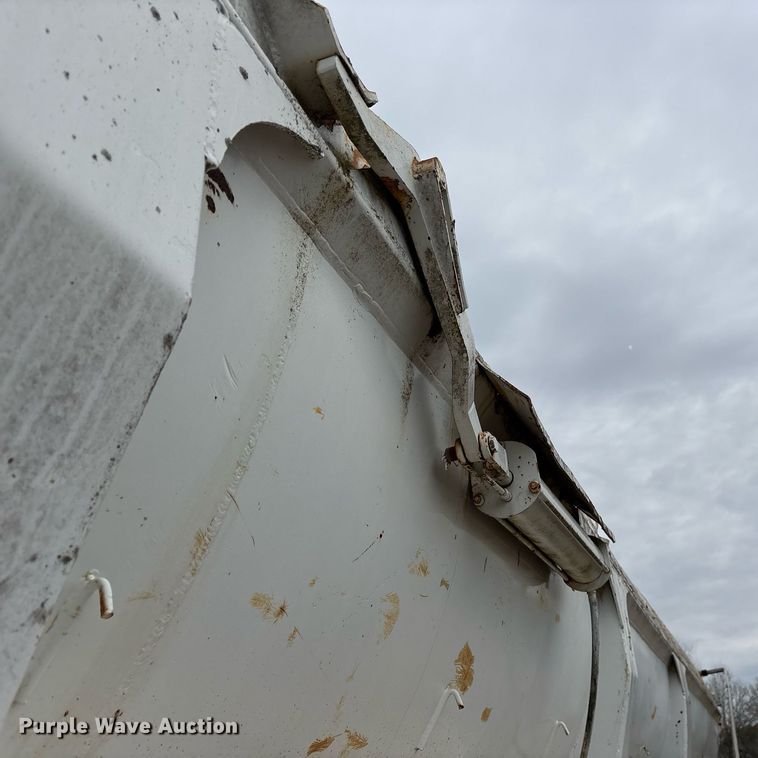 image for item OB9562 1997 Ranch end dump trailer 