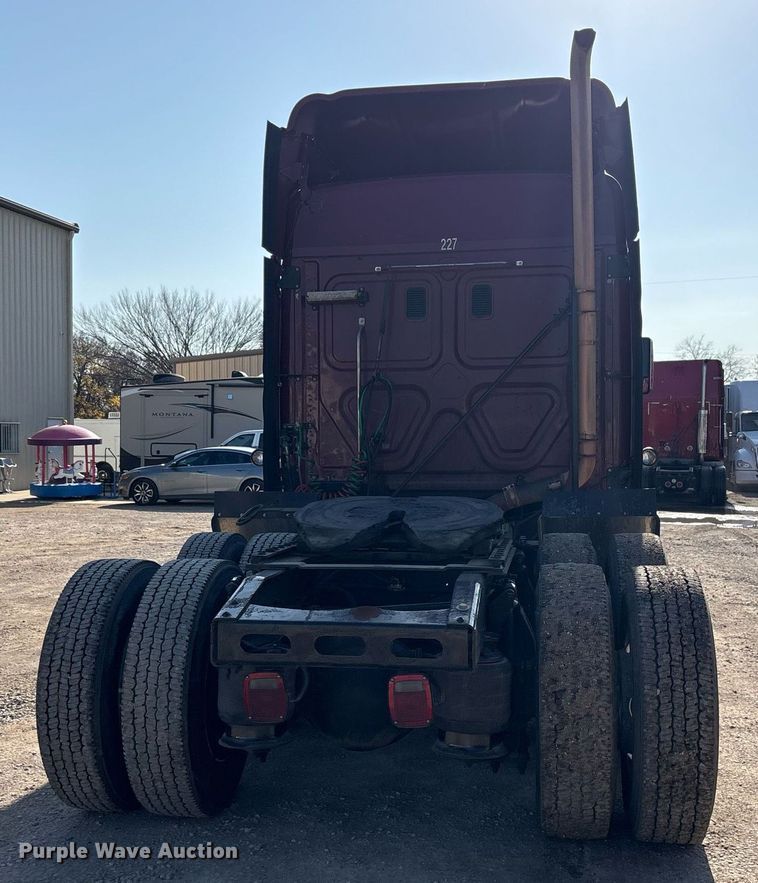 image for item OK9452 2010 Freightliner Cascadia semi truck