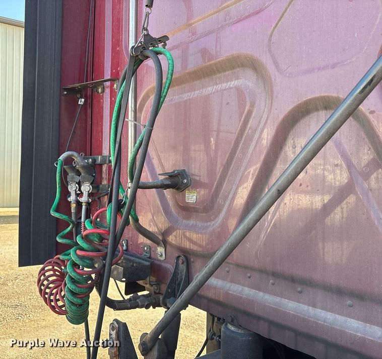 image for item OK9452 2010 Freightliner Cascadia semi truck