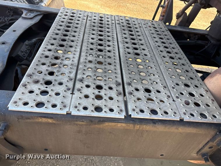 image for item OK9452 2010 Freightliner Cascadia semi truck