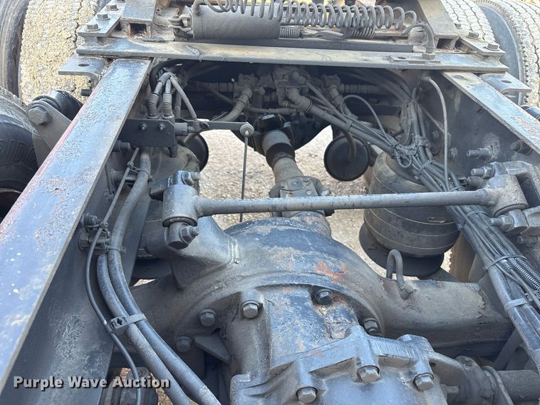 image for item OK9452 2010 Freightliner Cascadia semi truck