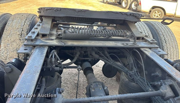 image for item OK9452 2010 Freightliner Cascadia semi truck