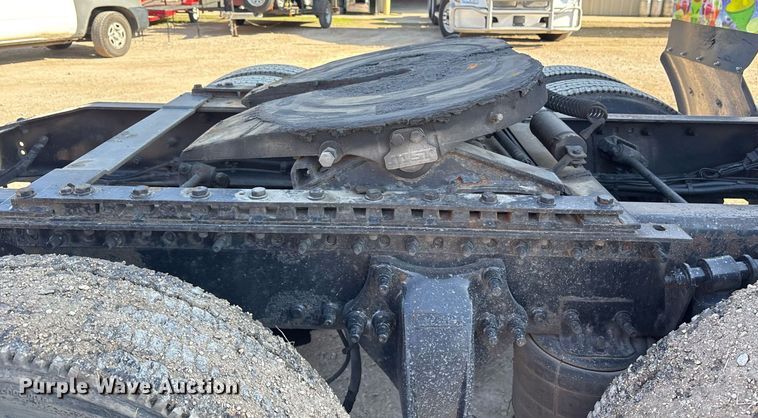 image for item OK9452 2010 Freightliner Cascadia semi truck