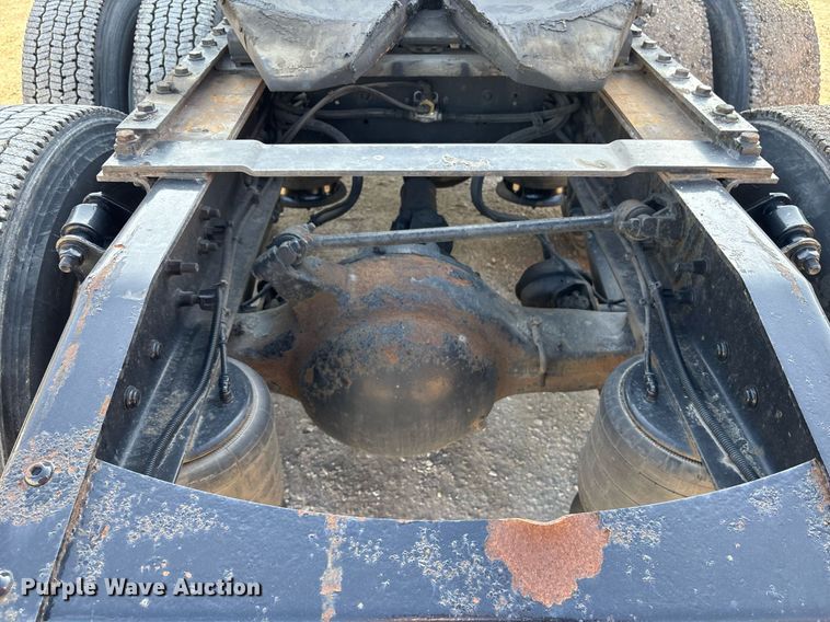 image for item OK9452 2010 Freightliner Cascadia semi truck