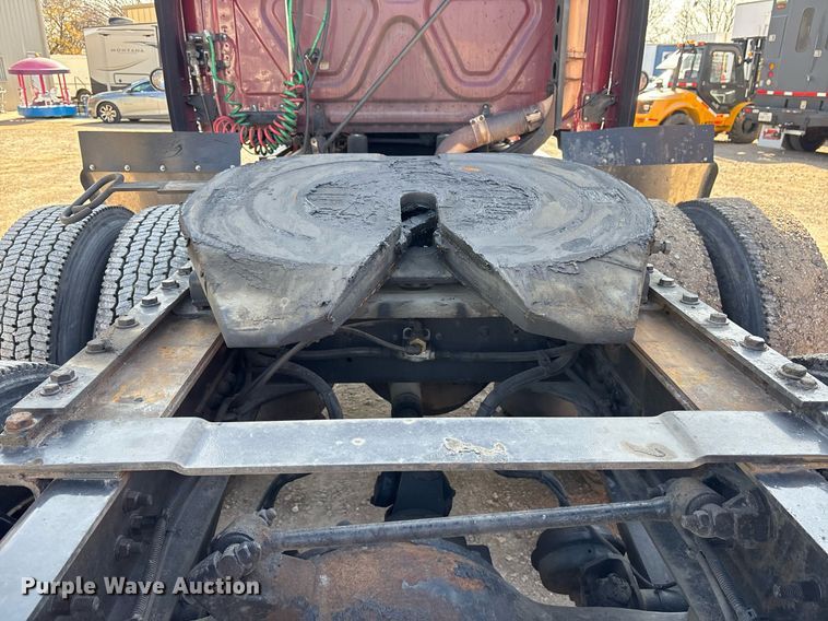 image for item OK9452 2010 Freightliner Cascadia semi truck