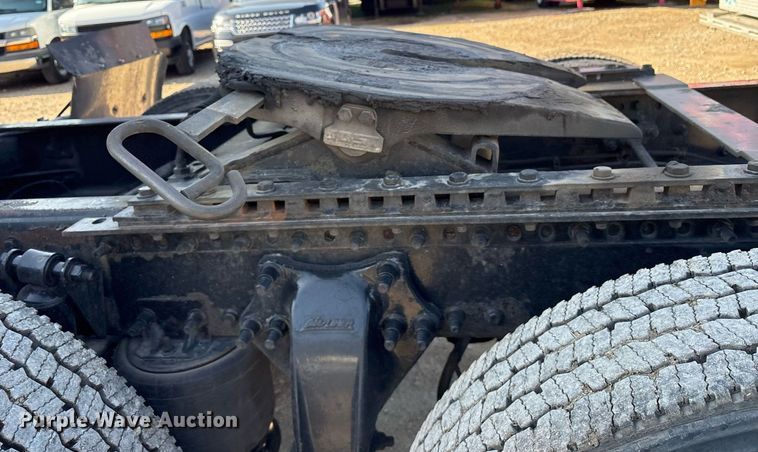 image for item OK9452 2010 Freightliner Cascadia semi truck