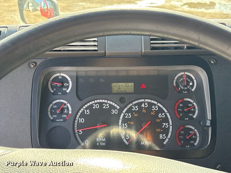 image for item OK9452 2010 Freightliner Cascadia semi truck