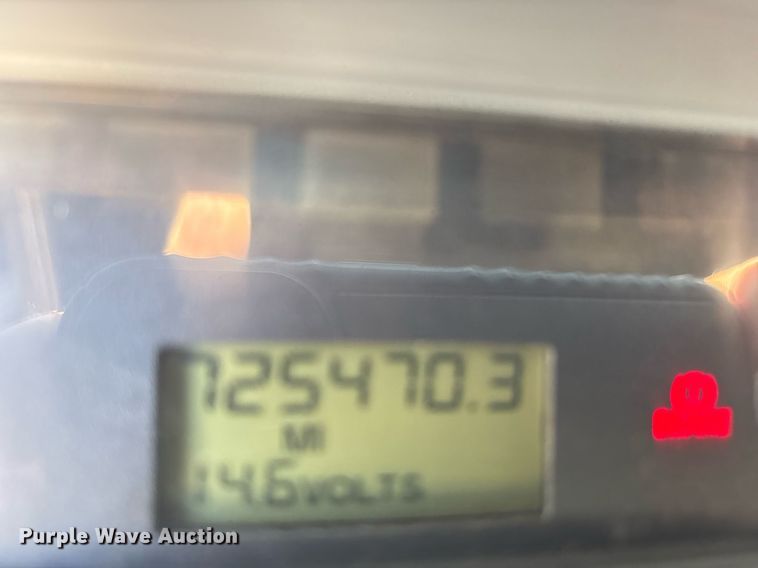 image for item OK9452 2010 Freightliner Cascadia semi truck