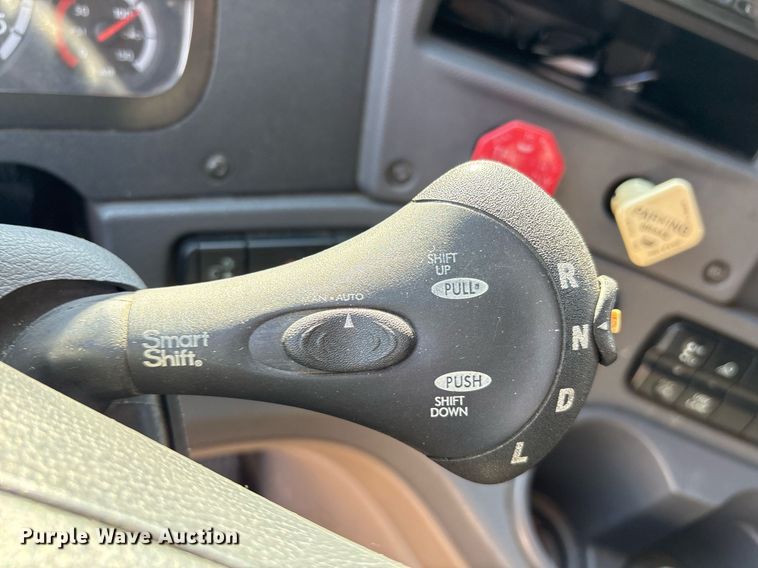 image for item OK9452 2010 Freightliner Cascadia semi truck