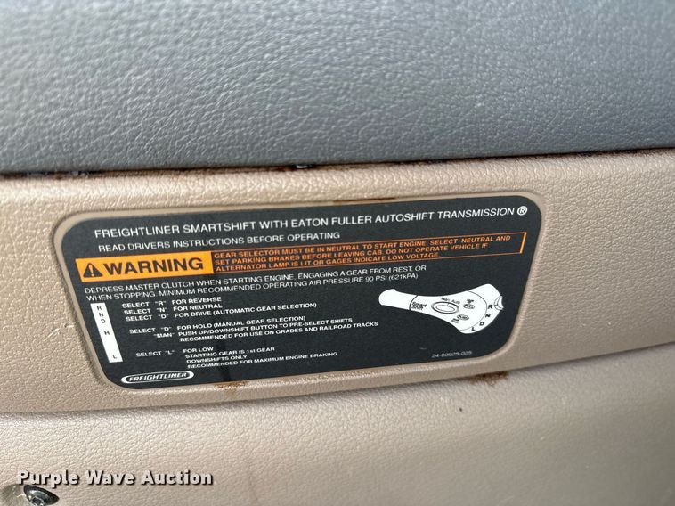 image for item OK9452 2010 Freightliner Cascadia semi truck