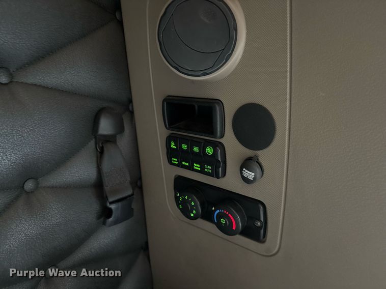 image for item OK9452 2010 Freightliner Cascadia semi truck