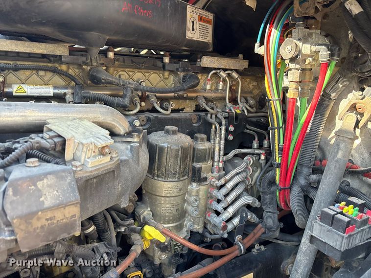 image for item OK9452 2010 Freightliner Cascadia semi truck