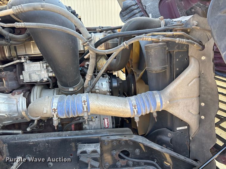 image for item OK9452 2010 Freightliner Cascadia semi truck