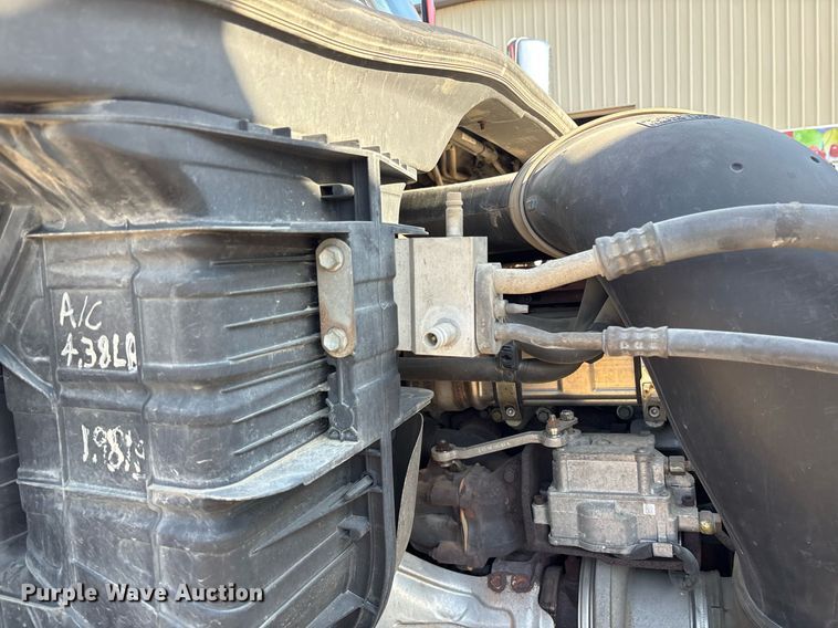 image for item OK9452 2010 Freightliner Cascadia semi truck