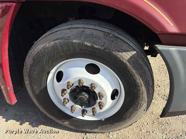 image for item OK9452 2010 Freightliner Cascadia semi truck