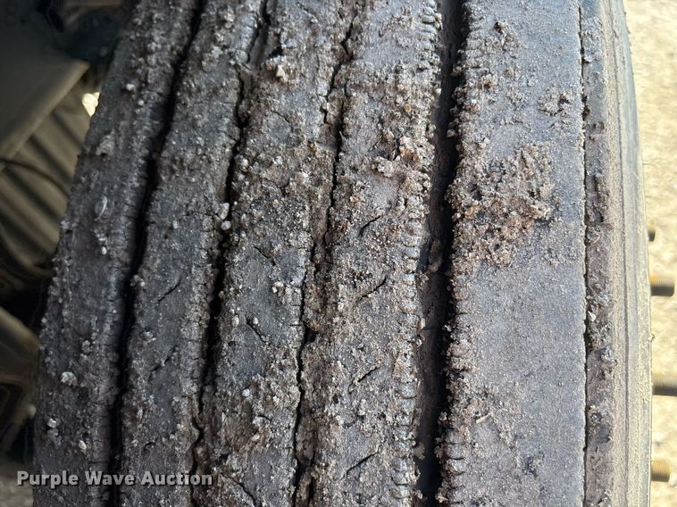 image for item OK9452 2010 Freightliner Cascadia semi truck