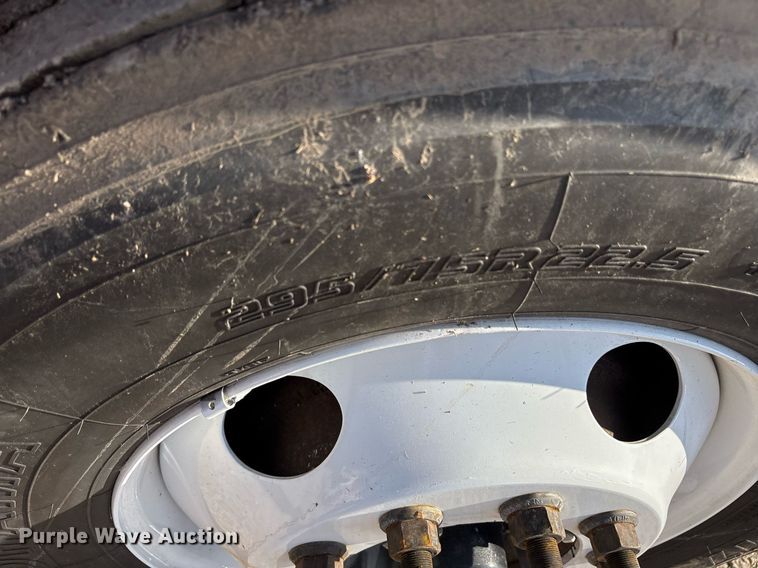 image for item OK9452 2010 Freightliner Cascadia semi truck