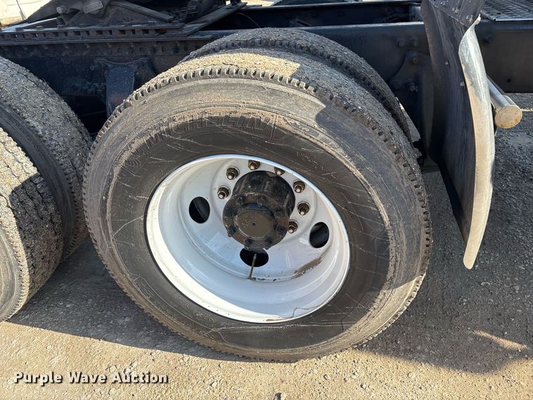 image for item OK9452 2010 Freightliner Cascadia semi truck