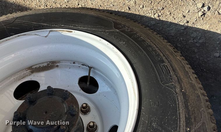 image for item OK9452 2010 Freightliner Cascadia semi truck