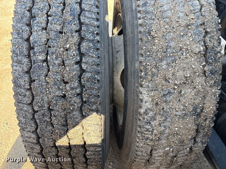 image for item OK9452 2010 Freightliner Cascadia semi truck