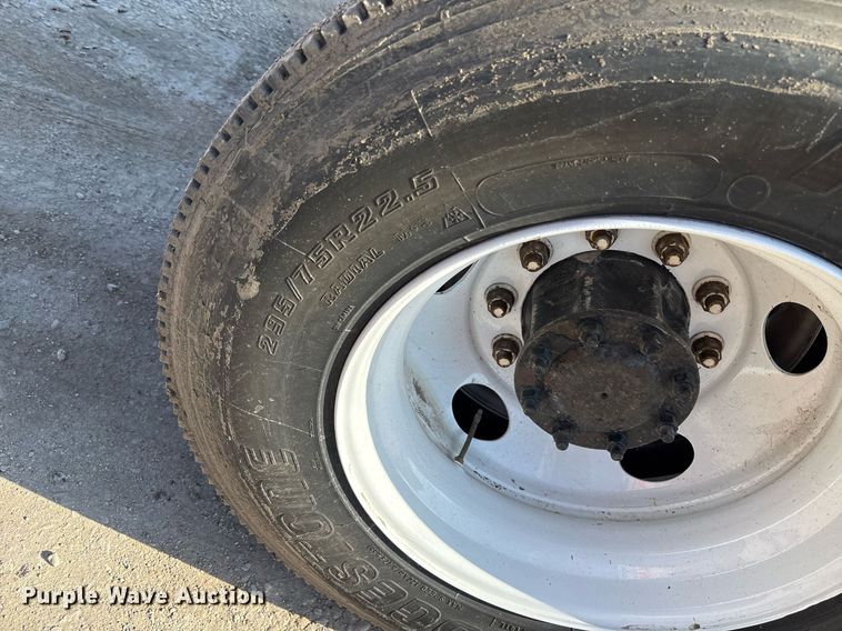 image for item OK9452 2010 Freightliner Cascadia semi truck