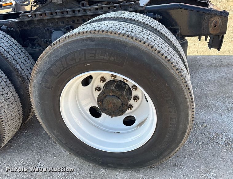 image for item OK9452 2010 Freightliner Cascadia semi truck