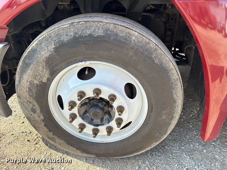 image for item OK9452 2010 Freightliner Cascadia semi truck