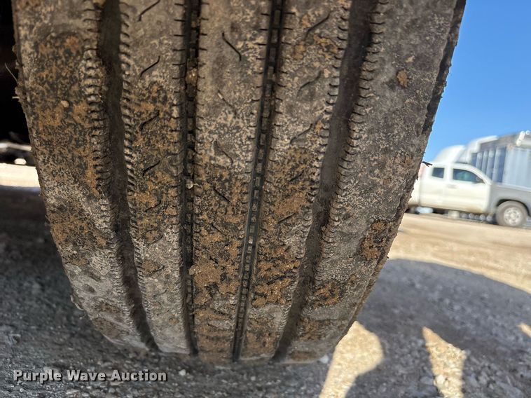 image for item OK9452 2010 Freightliner Cascadia semi truck